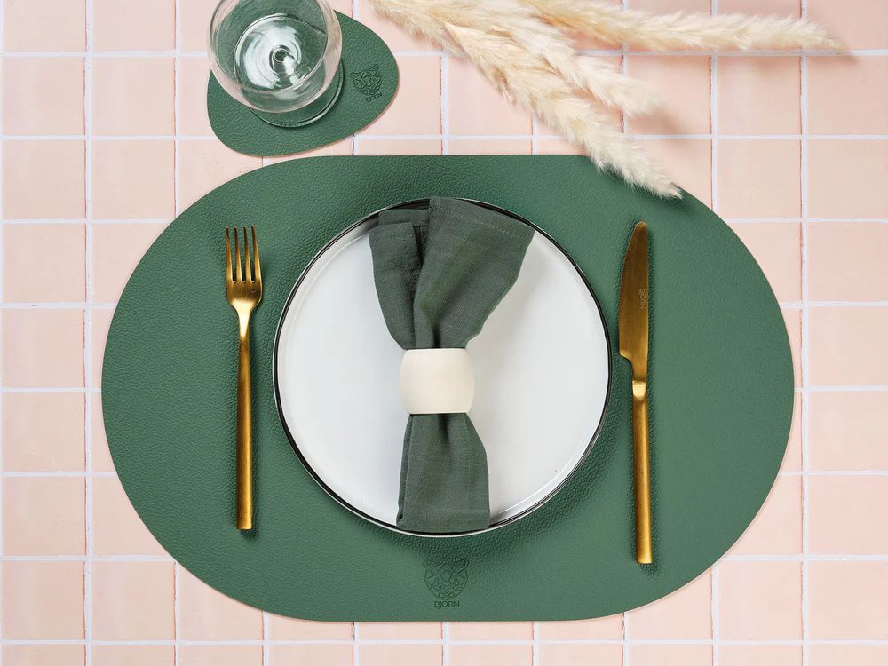 Reversible oval placemat - 6 pieces - Mustard yellow and fir green recycled leather
