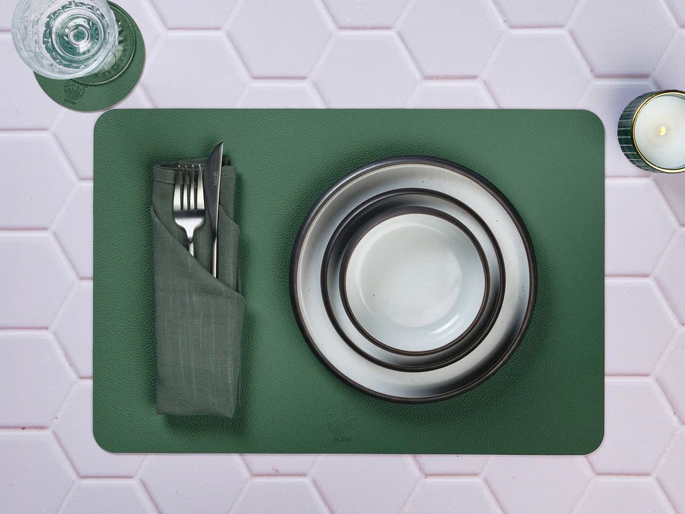 Tovaglietta rettangolare reversibile - 6 pezzi - Pelle riciclata giallo senape e verde abete