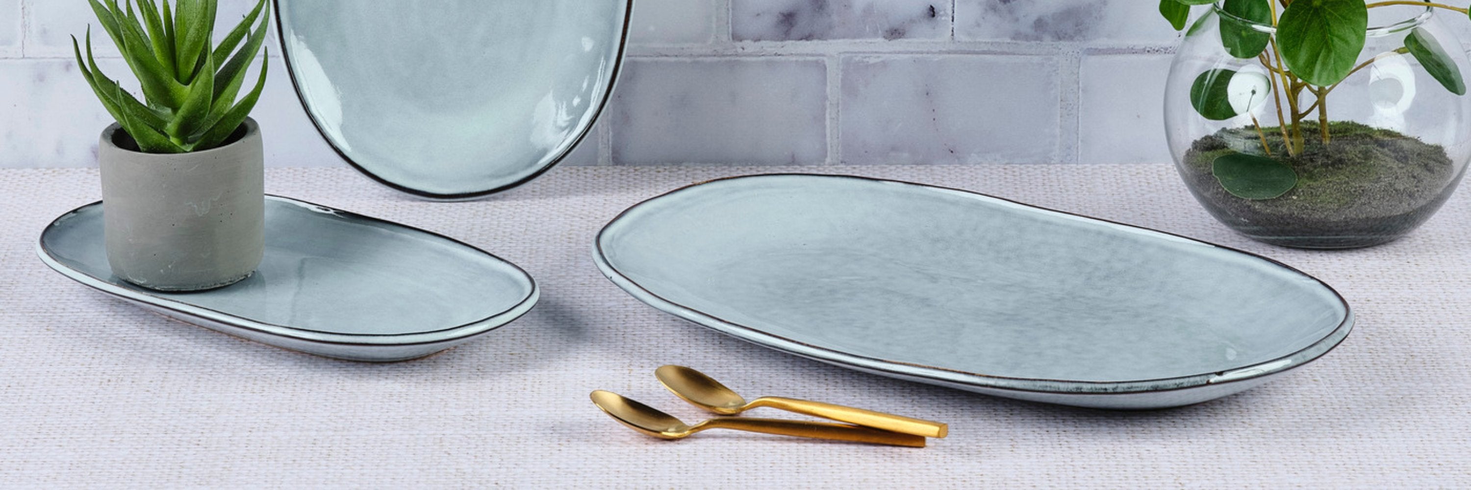 Tabletts und Auflaufformen